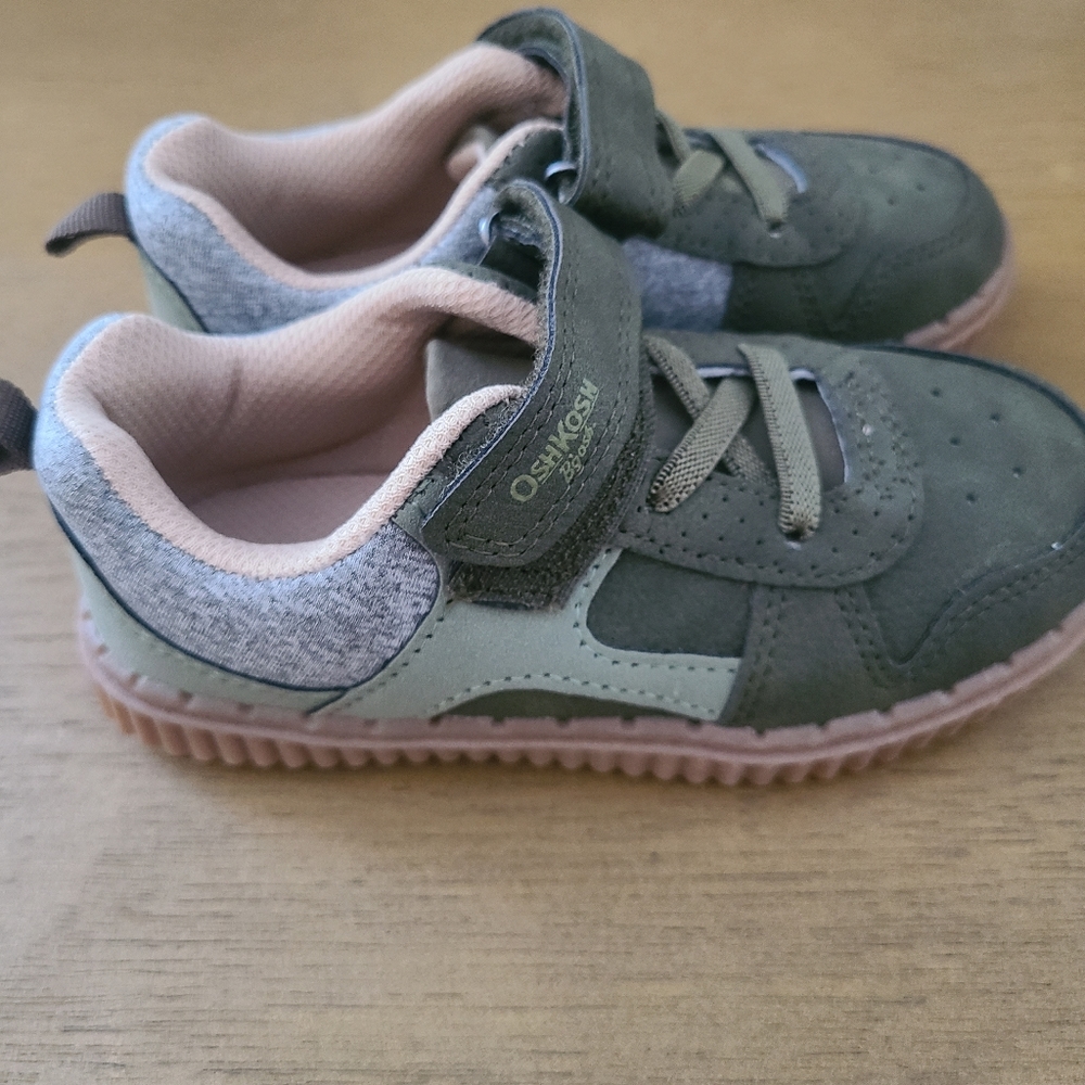 Boys Green suede sneakers